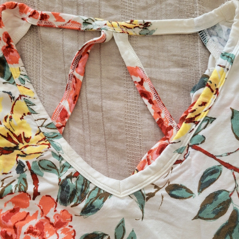 Maurices Floral Vneck Tee Size 2X